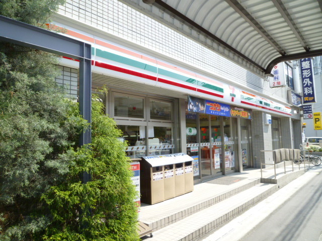 コンビニ　セブンイレブン（コンビニ）まで470m