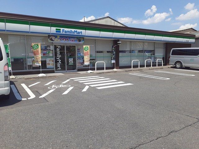 コンビニ　ファミリーマート中村岩上町店（コンビニ）まで400m