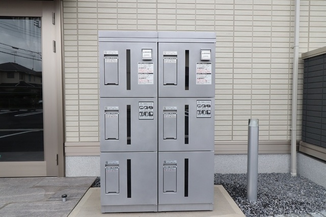 ロビー　宅配ボックス