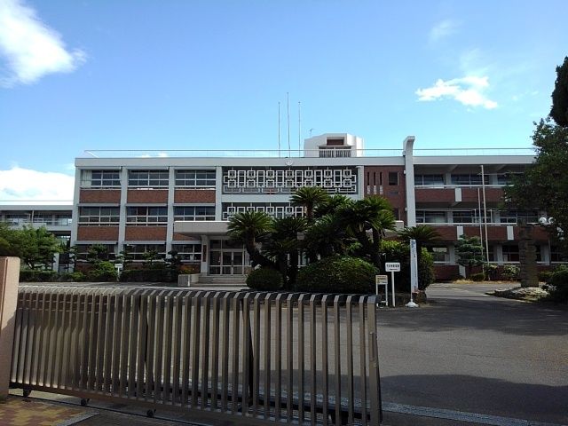 小学校　多度津町立多度津小学校（小学校）まで850m