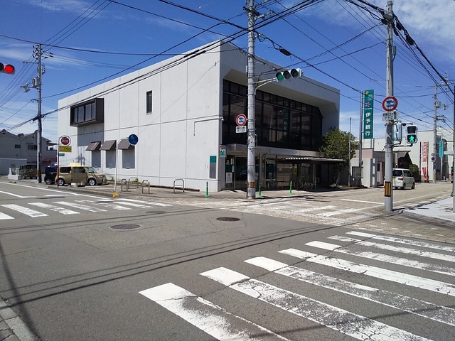 銀行　伊予銀行郡中支店（銀行）まで180m
