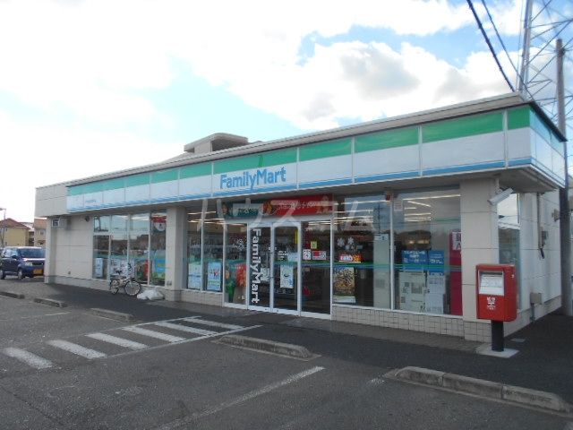 コンビニ　ファミリーマート 伊勢崎連取町店（コンビニ）まで762m