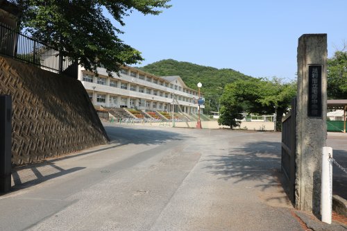 中学校　足利市立毛野中学校（中学校）まで2073m