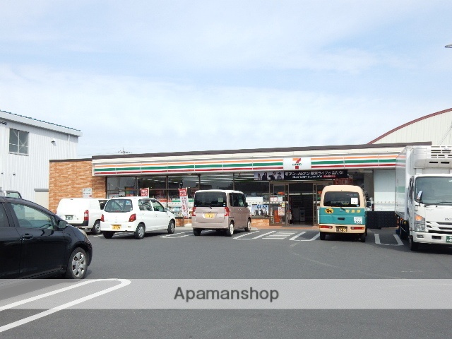 コンビニ　セブンイレブン芳明小前店（コンビニ）まで126m