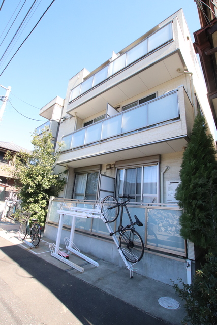 建物外観　３階建て全９住戸のマンション◎