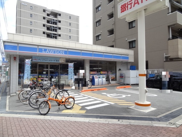 コンビニ　ローソン　吹田垂水三丁目店（コンビニ）まで82m