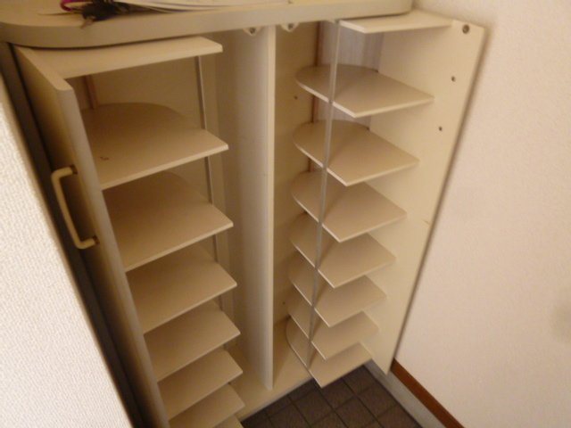 収納　同建物201号室の写真です。