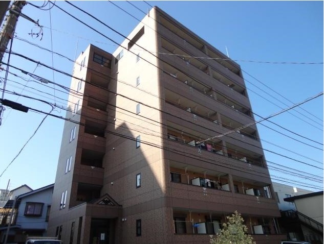 建物外観　南向きでオートロック