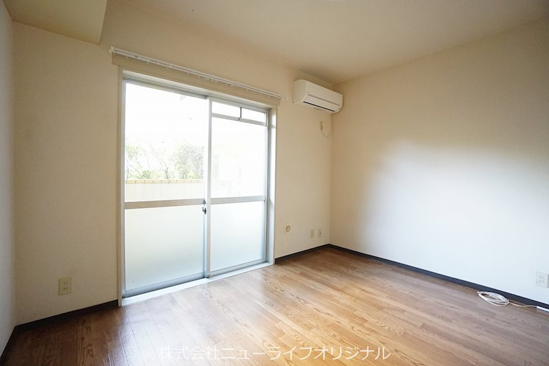 居室・リビング　エアコン付なので一年を通して快適にお過ごしいただけます☆※別