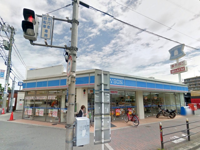 コンビニ　ローソン長原駅前店（コンビニ）まで241m