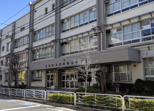 中学校　江東区立第七中学校（中学校）まで606m