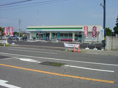 コンビニ　ファミリーマート松本岡田店（コンビニ）まで1004m