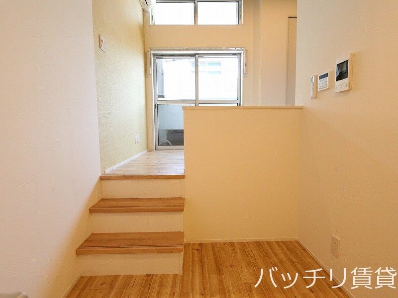 玄関　同型タイプの為現状優先
