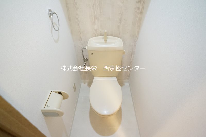トイレ　※同タイプ702号室の参考写真です★（実際のお部屋とは異なり