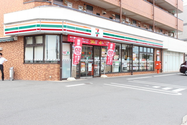 コンビニ　セブンイレブン日野三沢店（コンビニ）まで150m