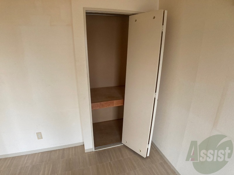 収納　寝室の収納です。部屋がすっきり片付きます。