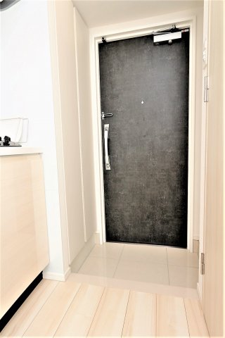玄関　参考写真（同物件別部屋）