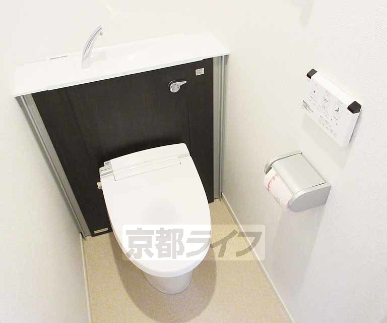 トイレ　ウォシュレット付きのお洒落なトイレです