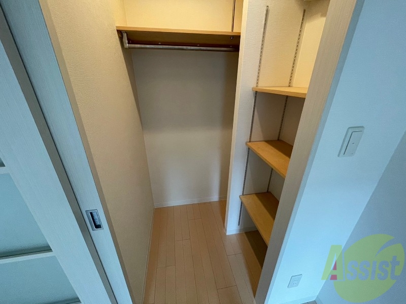 収納　寝室の収納です。部屋がすっきり片付きます。