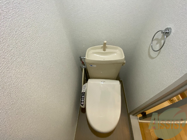 トイレ　嬉しいウォシュレット機能付きです。シャワートイレは便利ですね