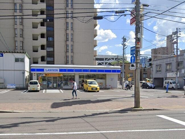 コンビニ　ローソン札幌南9条西八丁目店（コンビニ）まで150m