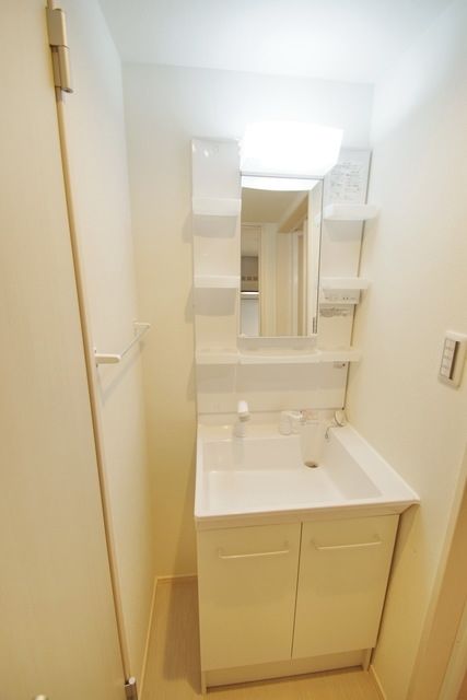 洗面設備　※同一施工会社参考写真