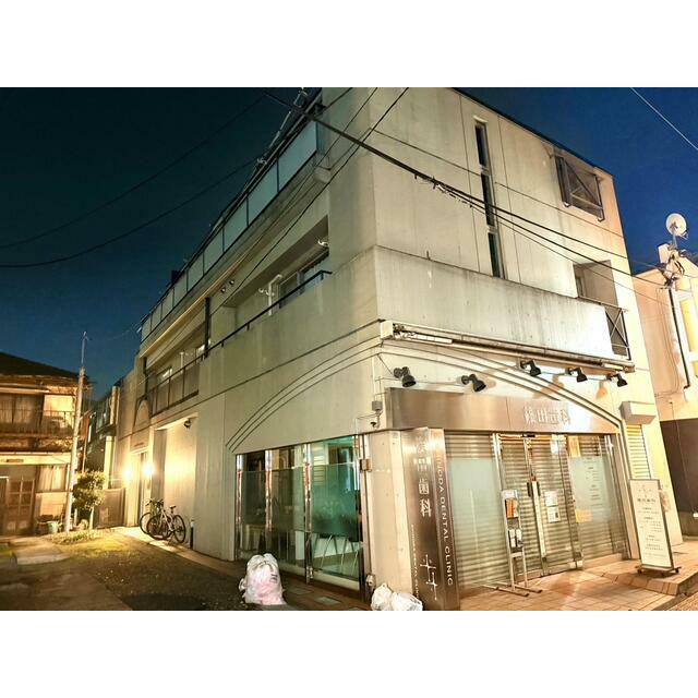 建物外観　鉄筋コンクリート造のがっちりとした建物。