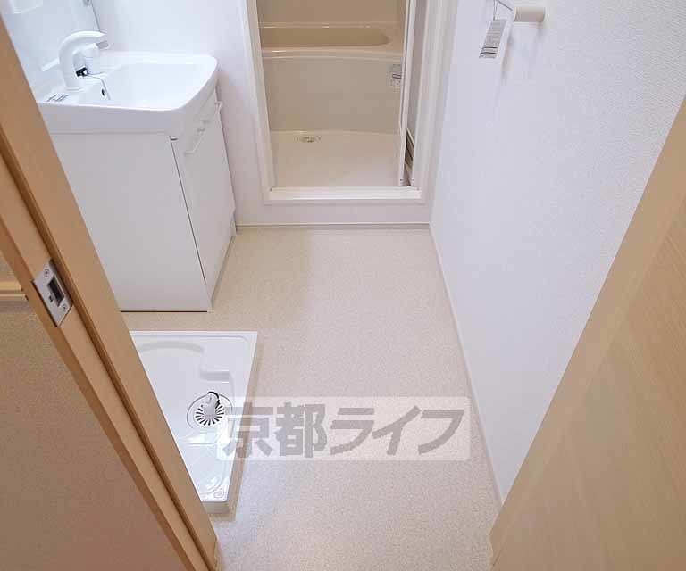 洗面設備　動きやすいスペースあります。
