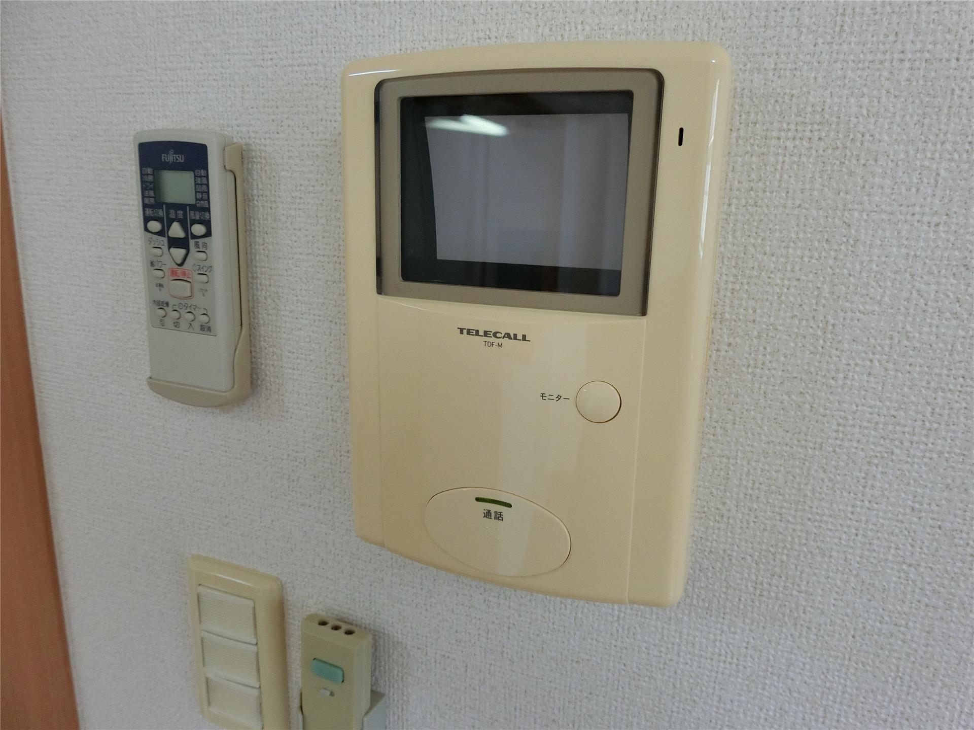 セキュリティ　来客者を確認できるTVモニター付きドアホン♪
