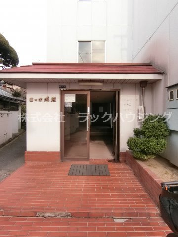 エントランス　【お部屋さがしはラックハウジングにお問合せ下さいませ♪】