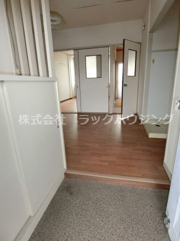 玄関　【お部屋さがしはラックハウジングにお問合せ下さいませ♪】