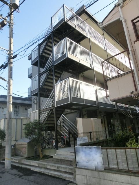 建物外観　通勤・通学便利な柏駅徒歩４分
