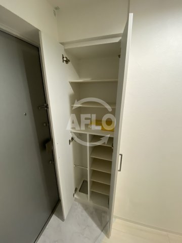 玄関　ビガーポリス369天神橋三丁目IIアルチェ　下駄箱