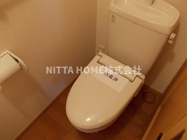 トイレ　温水洗浄付きのトイレです＊