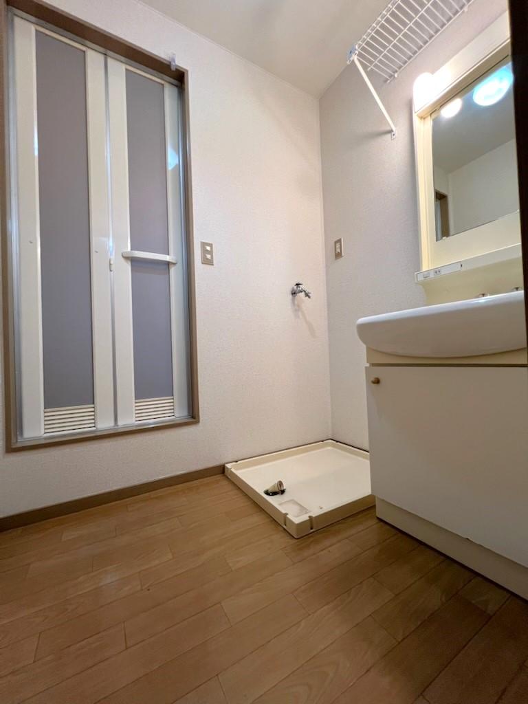 洗面設備　※102号室の画像です