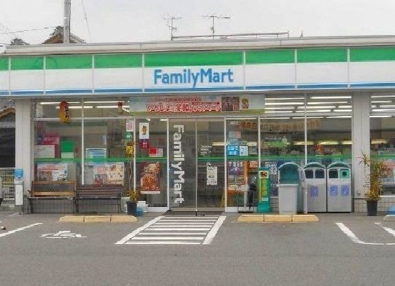 コンビニ　ファミリーマート（コンビニ）まで250m
