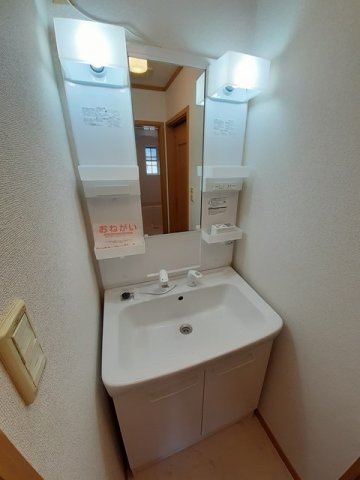 洗面設備　スペースが確保できる洗面所です