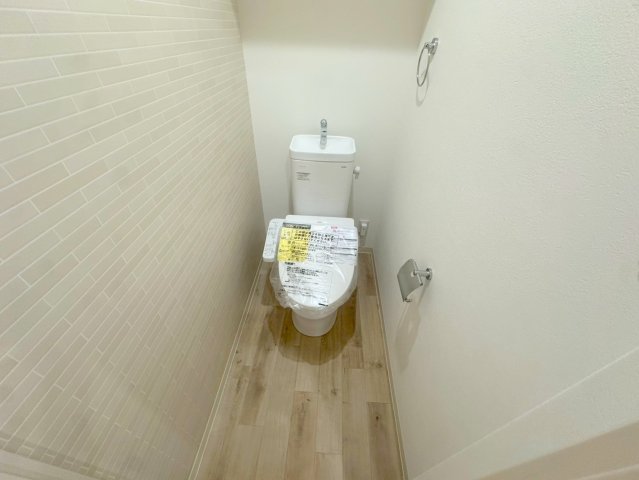 トイレ　綺麗なトイレにはウォシュレット標準装備です。