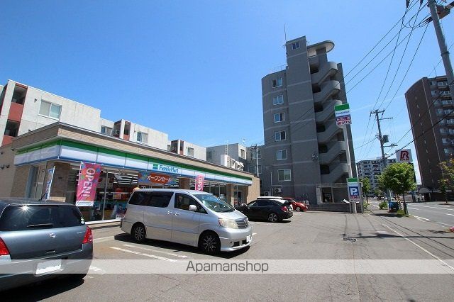 コンビニ　ファミリーマート平岸４条店（コンビニ）まで260m