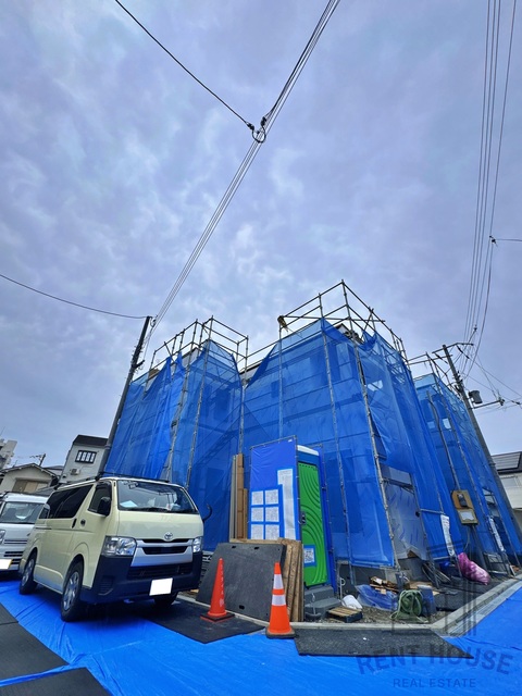 駐車場　外観（建築中）