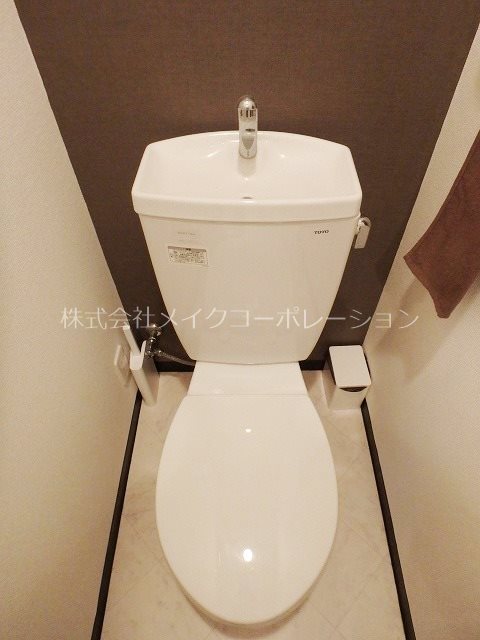 トイレ　※参考のため同マンション別部屋の写真を使用しております。