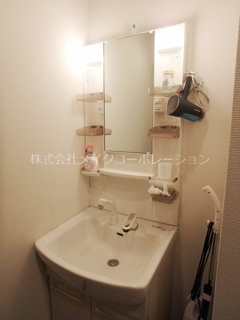 洗面設備　※参考のため同マンション別部屋の写真を使用しております。
