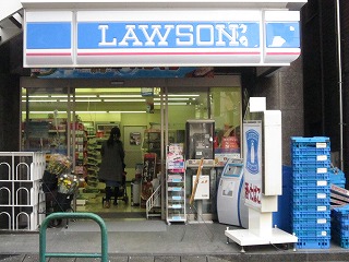 コンビニ　ローソン南青山二丁目店（コンビニ）まで672m
