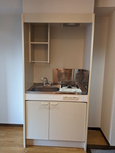 キッチン　※写真は同じマンションの違う部屋のものになります。