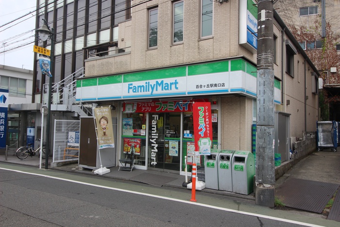 コンビニ　ファミリーマート（コンビニ）まで500m
