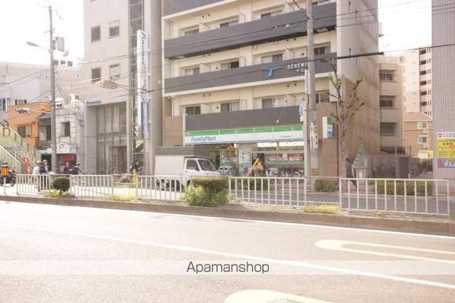 コンビニ　ファミリーマート淀川区役所前店（コンビニ）まで141m