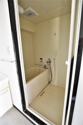 バス・シャワールーム　同物件、別号室の参考写真です。