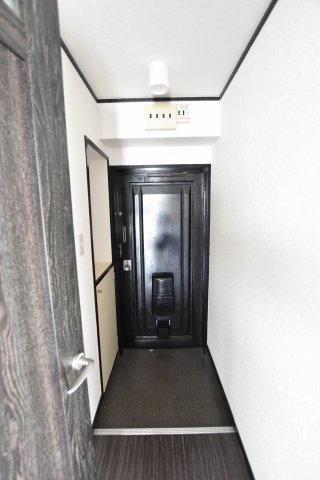 玄関　同物件、別号室の参考写真です。