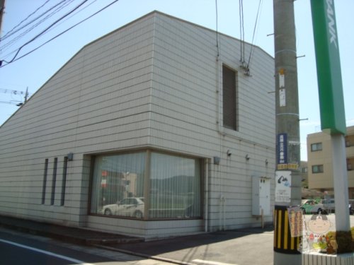 銀行　トマト銀行竜操支店（銀行）まで842m