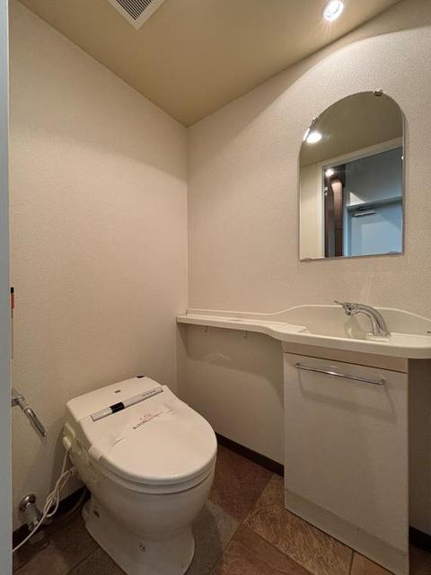 トイレ　※写真は同タイプ住戸です。